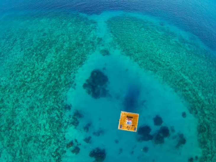 vista de arriba de la habitacion del hotel submarino en Zanaibar