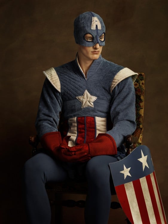 Retrato medieval con una vestimenta del siglo 16 del Capitán América 