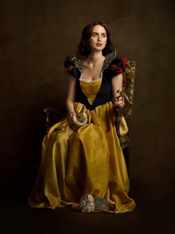 Retrato antiguo de Blanca Nieves con un vestido del siglo 16 