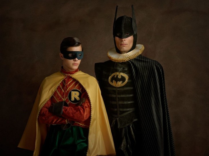 Retrato de Batman y Robin con una vestimenta del siglo XVl 