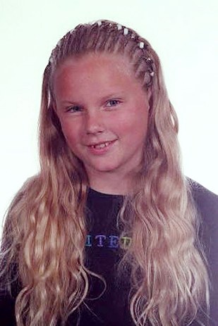 taylor swift con trenzas de niña y gorda