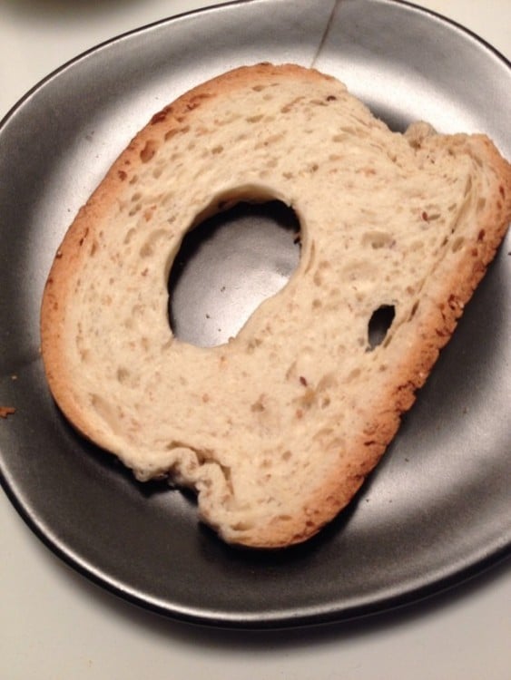 pieza de pan con agujero en el centro