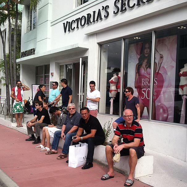 Hueso querido Íncubo Hombres que sufren cuando compran ropa con su novia o esposa