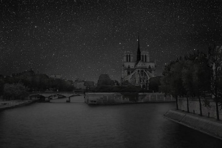 ciudad de París de noche 