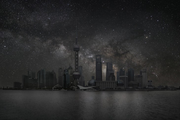 Ciudad de Shangai a oscuras 