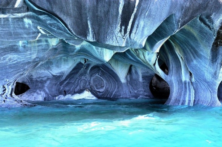 cueva de hielo y nieve