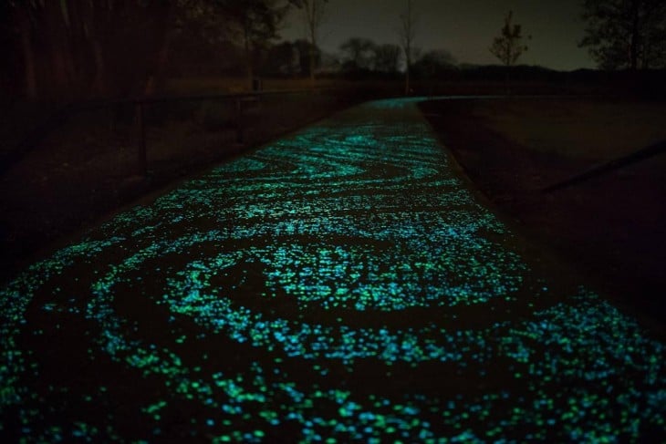 Ciclovía iluminada por LEDS tributo a Van Gogh