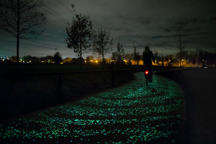 Ciclovía iluminada por LEDS tributo a Van Gogh