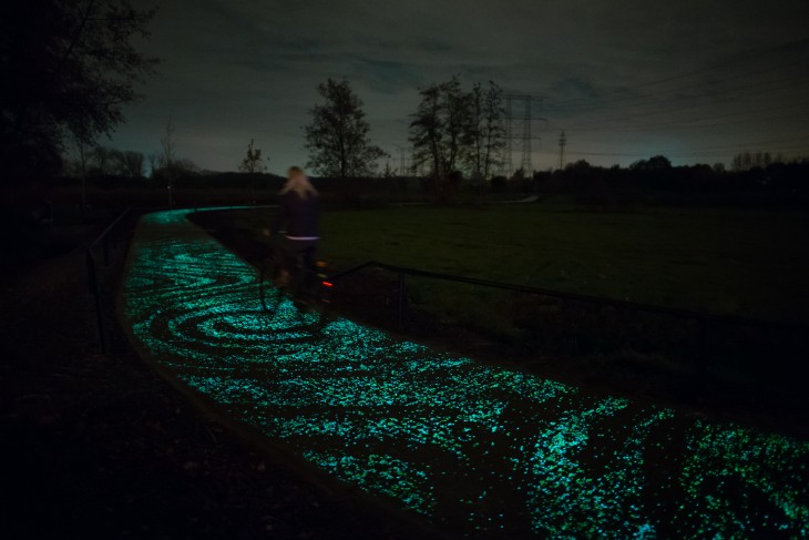 Ciclovía iluminada por LEDS tributo a Van Gogh