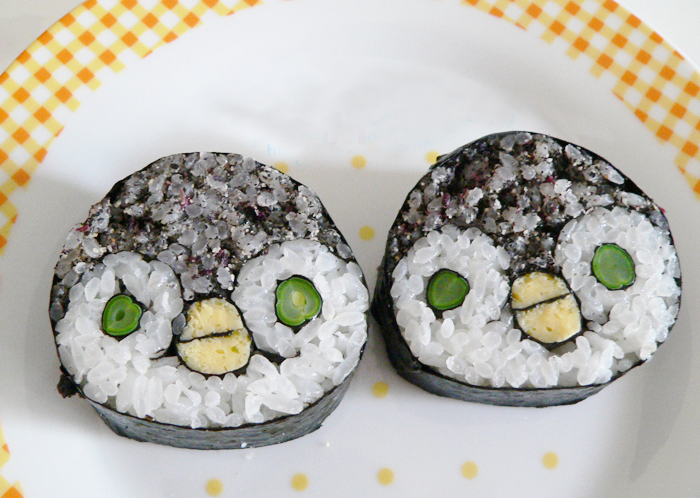 sushi enf orma de cara de pinguinos