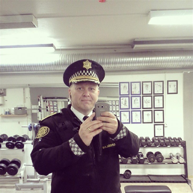 selfie de policía 