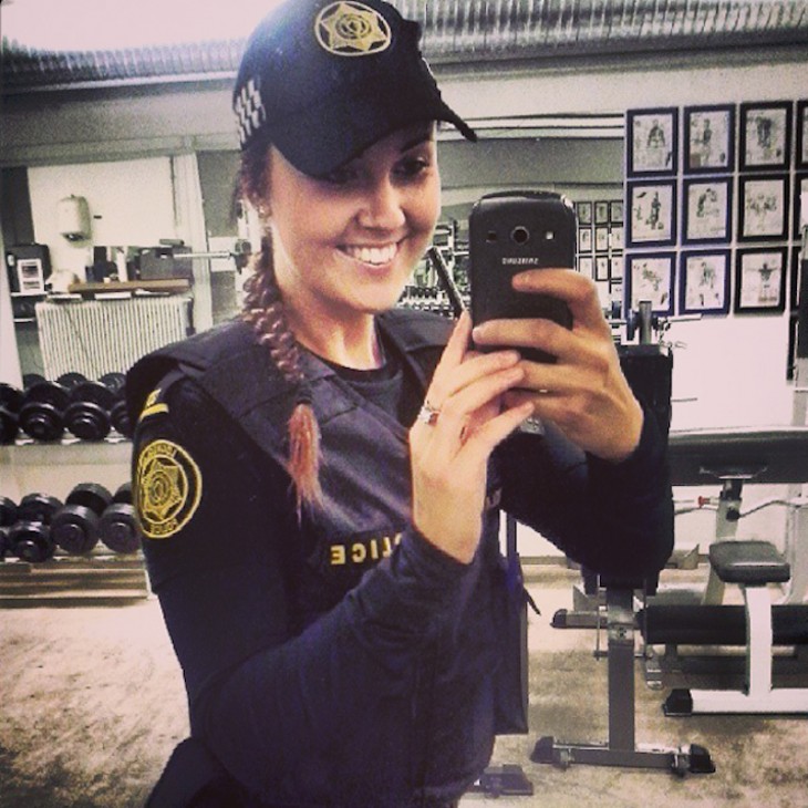 selfie de mujer policía 