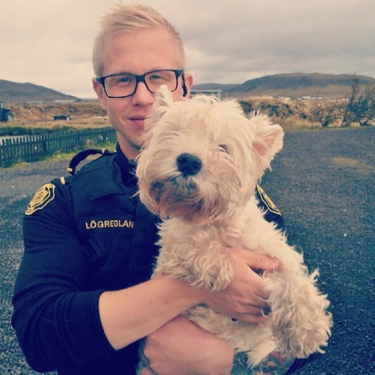 policía con perro