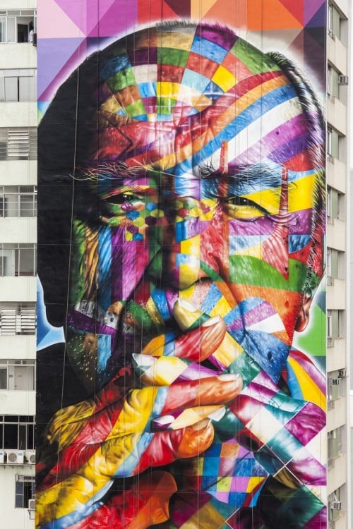 mural brasileño con diferentes colores