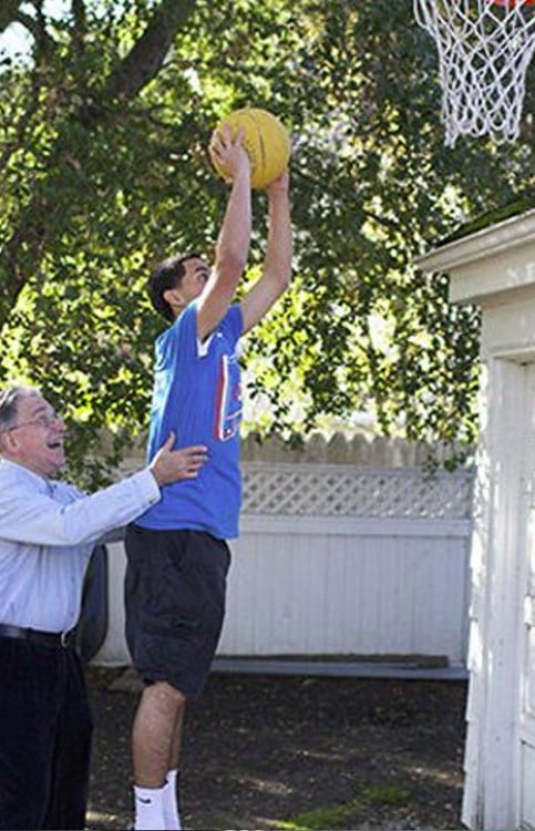 padre e hijo jugando