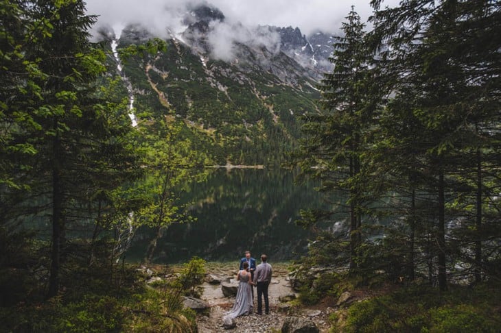 boda que se llevo acabo en medio de las montañas con un paraiso natural