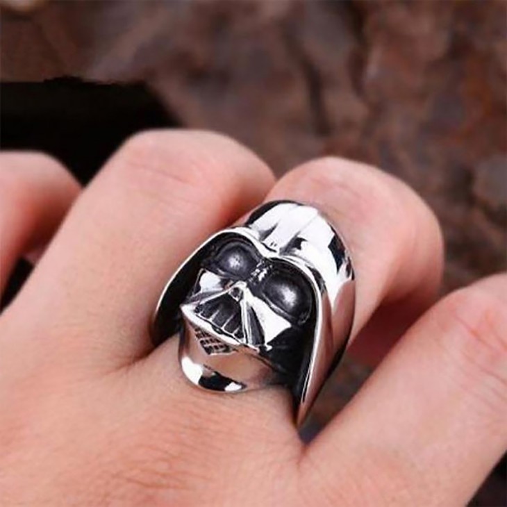 anillo de la figura de darth vader