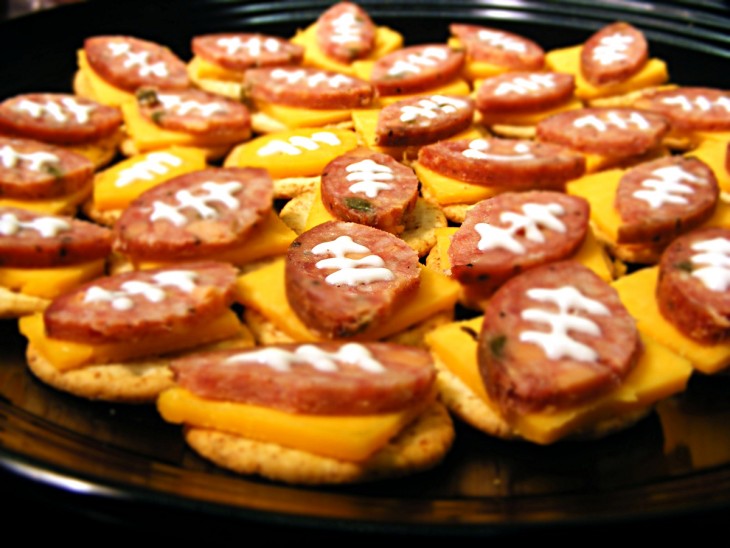 canapes en forma de balones de futbol americano