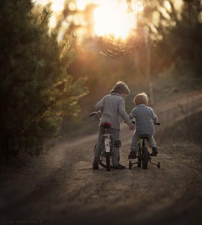 2 niño en bicicleta