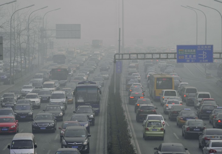 Polución en medio del infierno del tráfico de Beijing