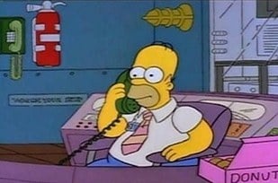 Errores en los simpson El teléfono de Homero cambia de color