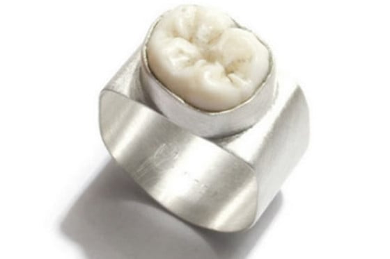 Un anillo de diente