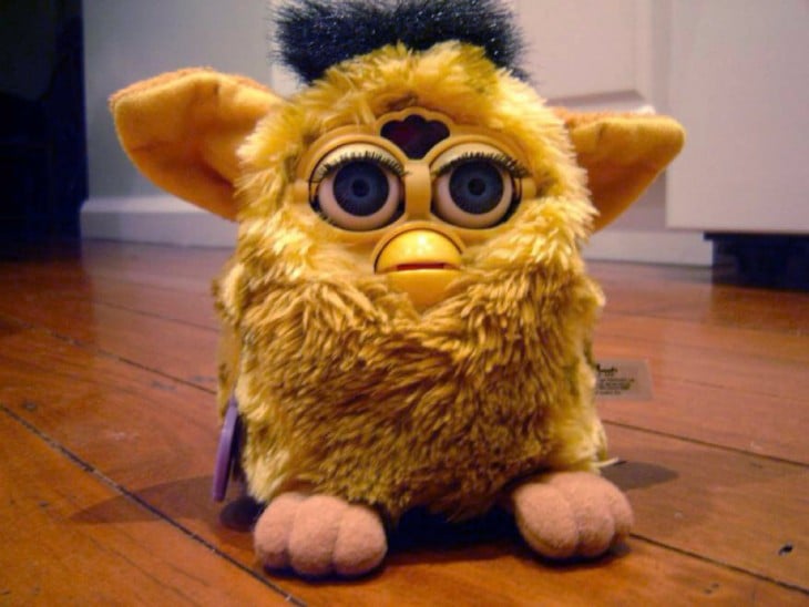 Furby amarillo con negro 