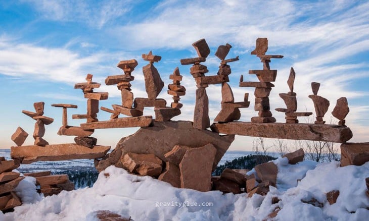 conjunto de monumentos hechos de piedra