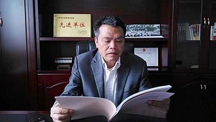 chino leyendo el diario Xiong Shuihua 