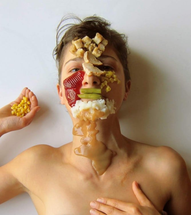 Hannah Rothstein' arte con comidas al estilo Cindy Sherman