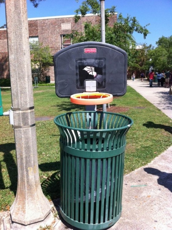 bote de basura con canasta de baloncesto 