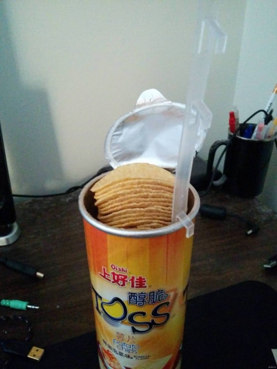 Dispositivo para levantar papas pringles