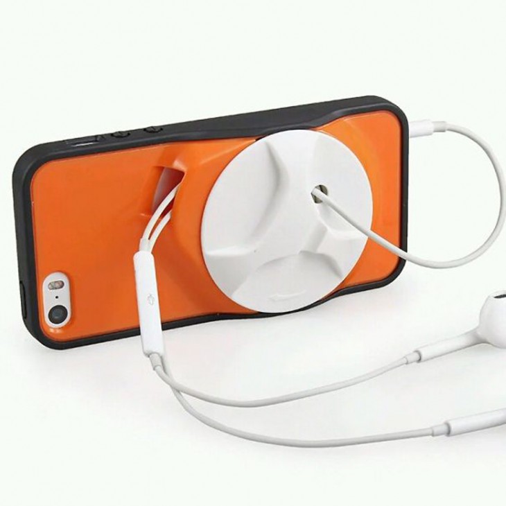 Funda que en la parte trasera puedes enrollar el cable de tus auriculares 