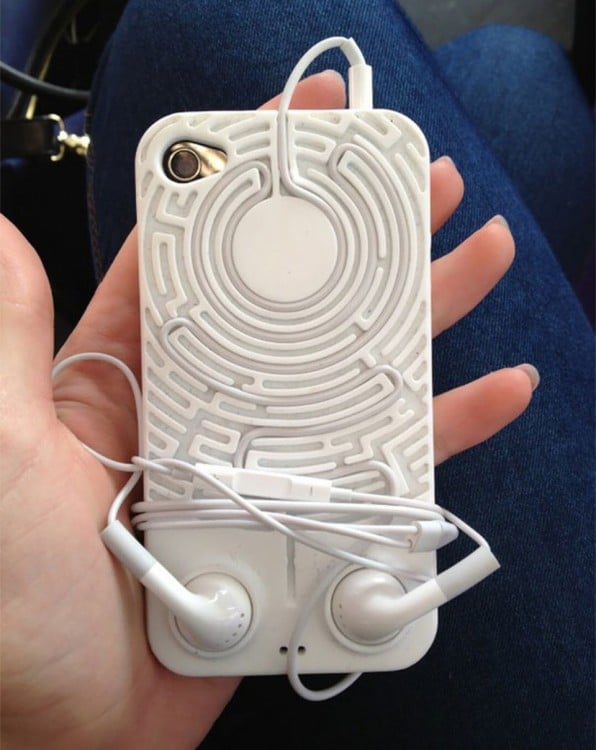 Funda con laberinto para tus auriculares de un Iphone