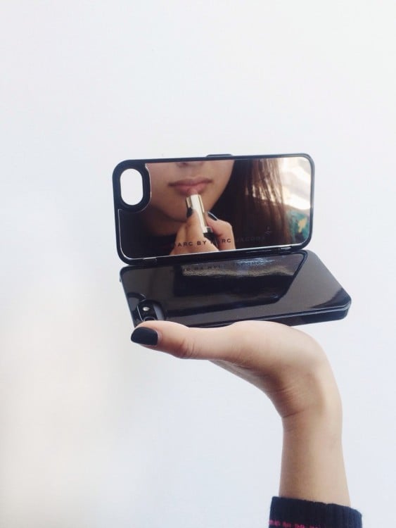 Diseño de una funda para Iphone con espejo 