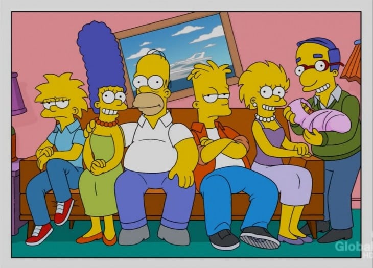 Zia Simpson en brazos de Milhouse