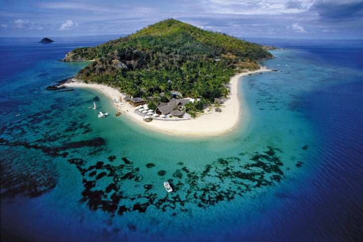 Fotografía tomada desde lejos de las islas Fiji en el océano pacífico 