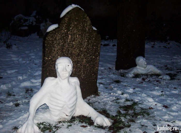 La noche de los muñecos de nieve vivientes saliendo de tumbas