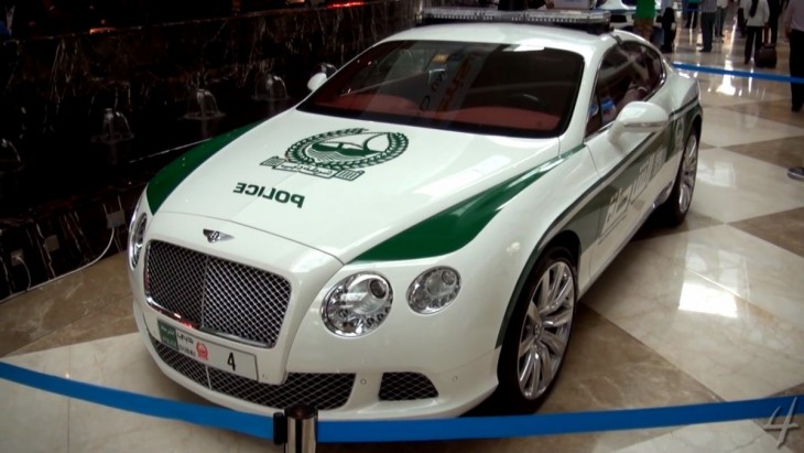 Carro de lujo que funciona como patrulla de la policía de Dubai 