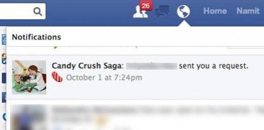 Captura de pantalla de una notificación donde invitan a jugar Candy Crush en Facebook 