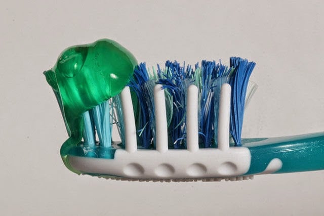 Cepillo de dientes con pasta dental 