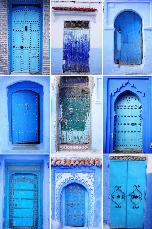 Nueve diferentes puertas en color azul en Marruecos