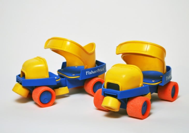 Patines entrenadores en color amarillo y azul de Fisher price 