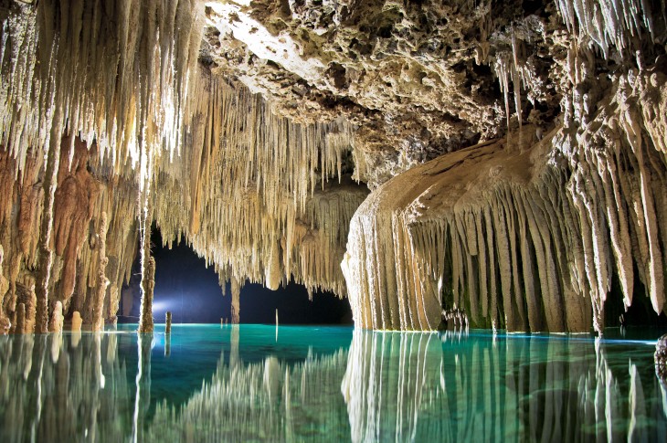 Fotografía tomada en un Cenote de Xel-Há, Quintana Roo, México