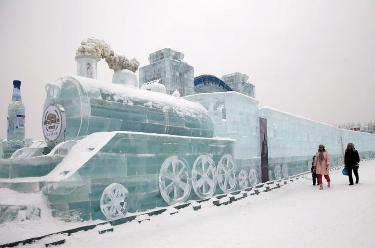 ferrocarril construido con hielo 