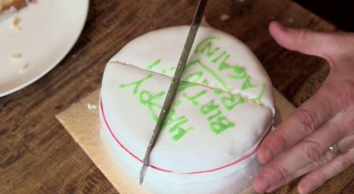 cuchilla corta un pastél