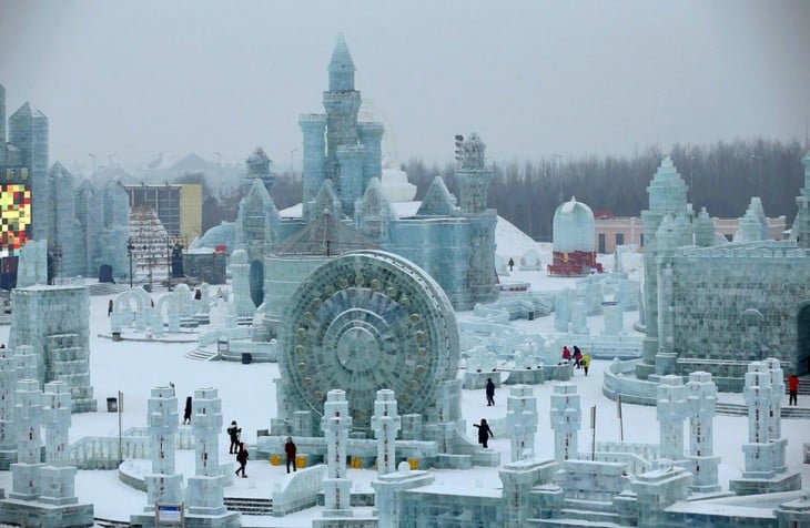 ciudad hecha con hielo y nieve 