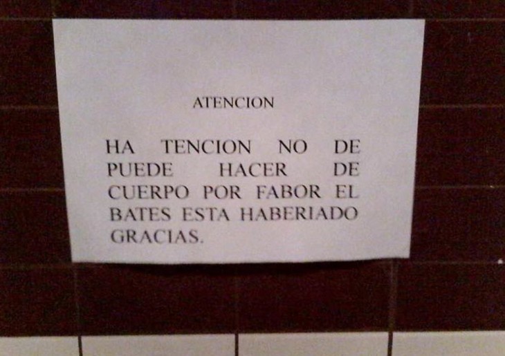 cartel mal escrito de atencion