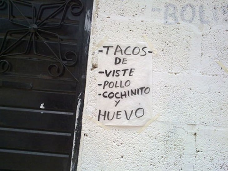 cartel mal escrito de menu de tacos