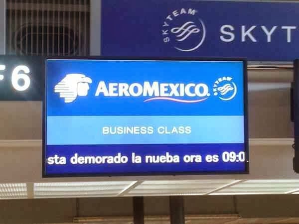 cartel de aeromexico mal escrito